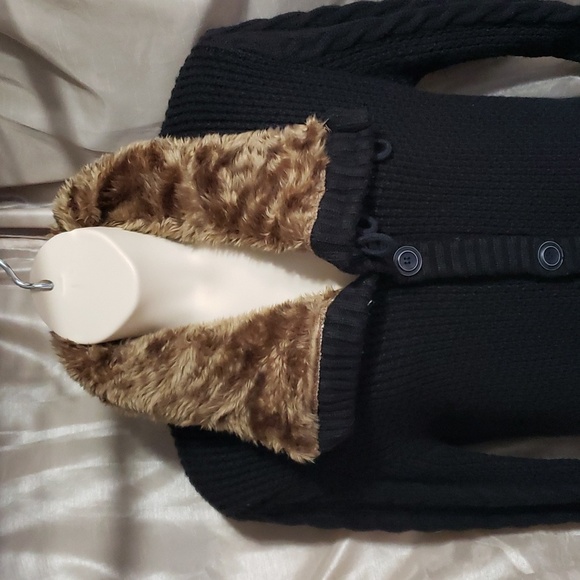 Vercini. Absolutely Beauty Black Cable Knit & Faux Fur Collared Cardigan. 2XL - Picture 10 of 16